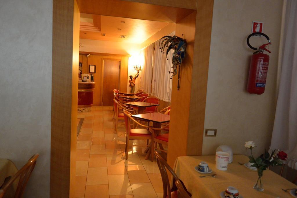 Hotel Belle Arti Венеція Екстер'єр фото